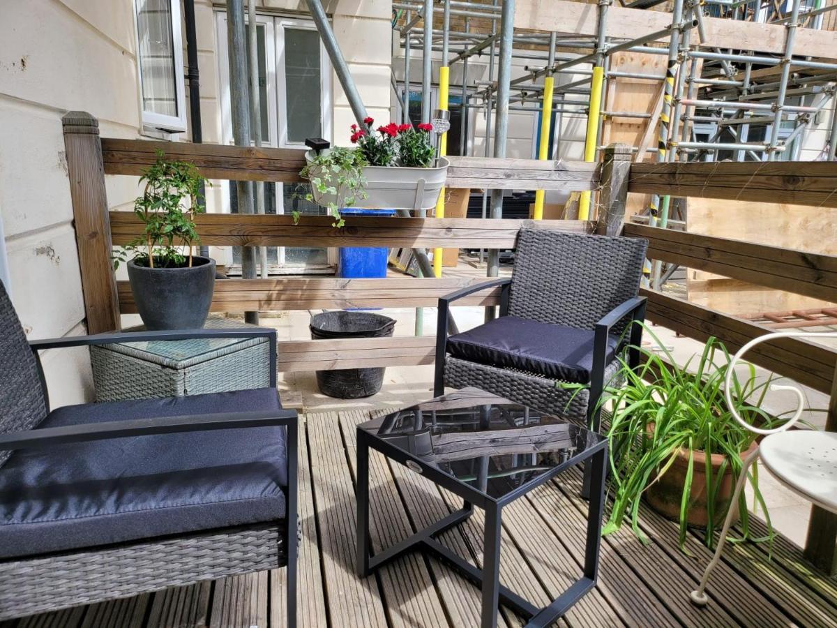 Three Bedroom Apartment By Beautiful Park Лондон Екстериор снимка