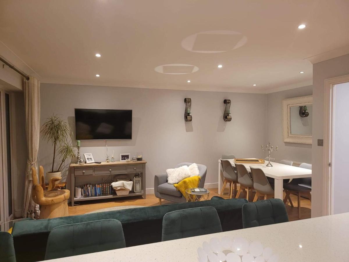 Three Bedroom Apartment By Beautiful Park Лондон Екстериор снимка