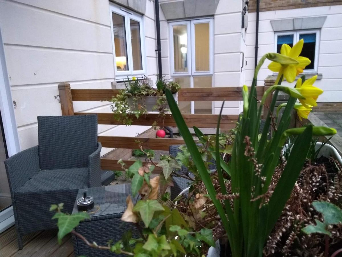 Three Bedroom Apartment By Beautiful Park Лондон Екстериор снимка