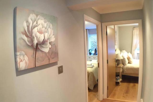 Three Bedroom Apartment By Beautiful Park Лондон Екстериор снимка