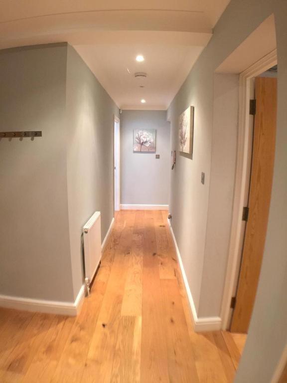 Three Bedroom Apartment By Beautiful Park Лондон Екстериор снимка