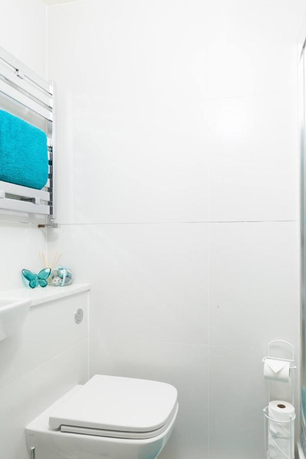 Three Bedroom Apartment By Beautiful Park Лондон Екстериор снимка