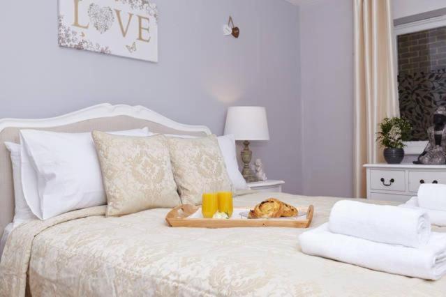Three Bedroom Apartment By Beautiful Park Лондон Екстериор снимка