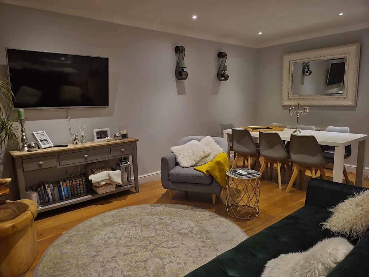 Three Bedroom Apartment By Beautiful Park Лондон Екстериор снимка