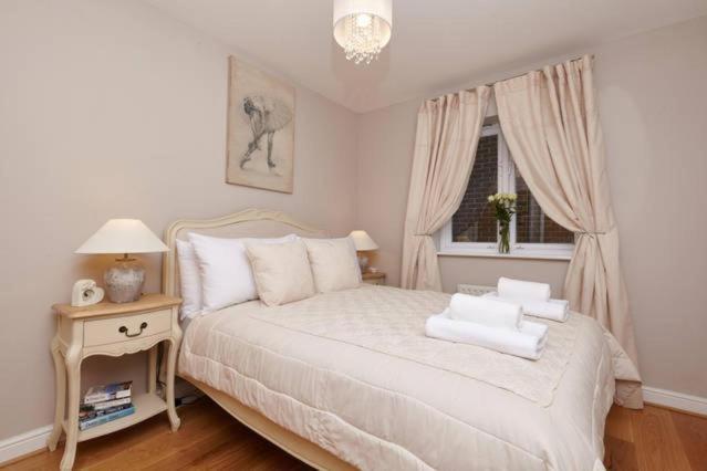 Three Bedroom Apartment By Beautiful Park Лондон Екстериор снимка