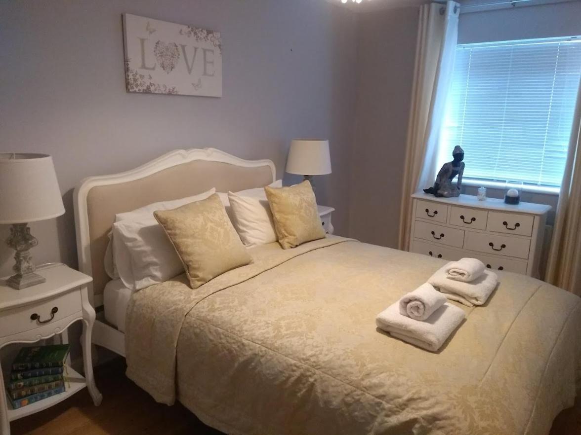 Three Bedroom Apartment By Beautiful Park Лондон Екстериор снимка