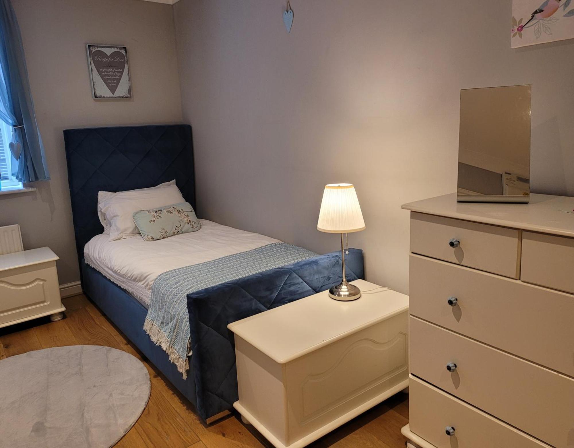 Three Bedroom Apartment By Beautiful Park Лондон Екстериор снимка