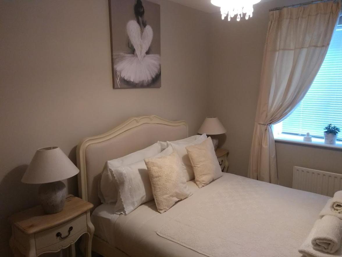 Three Bedroom Apartment By Beautiful Park Лондон Екстериор снимка
