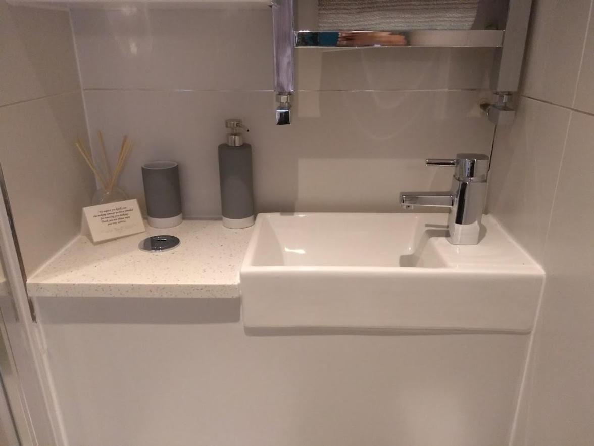 Three Bedroom Apartment By Beautiful Park Лондон Екстериор снимка