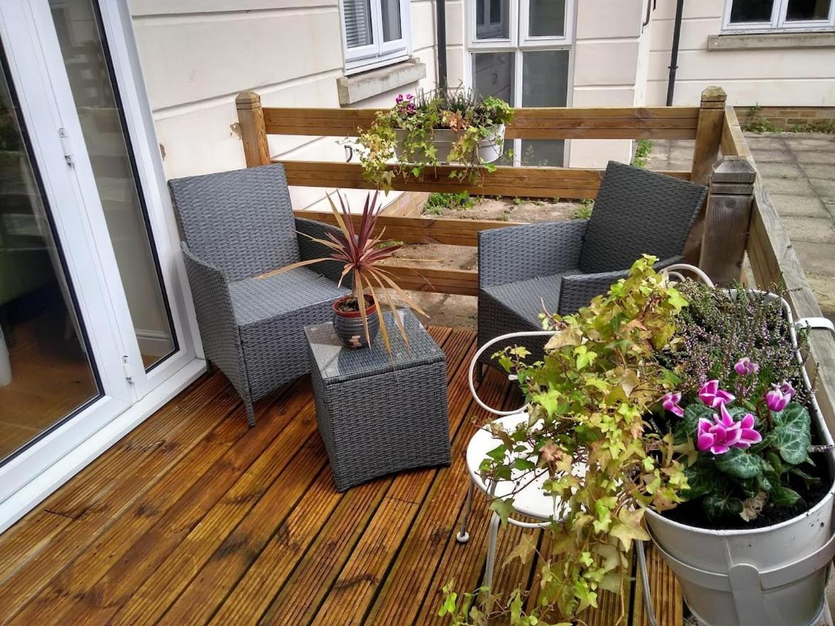 Three Bedroom Apartment By Beautiful Park Лондон Екстериор снимка