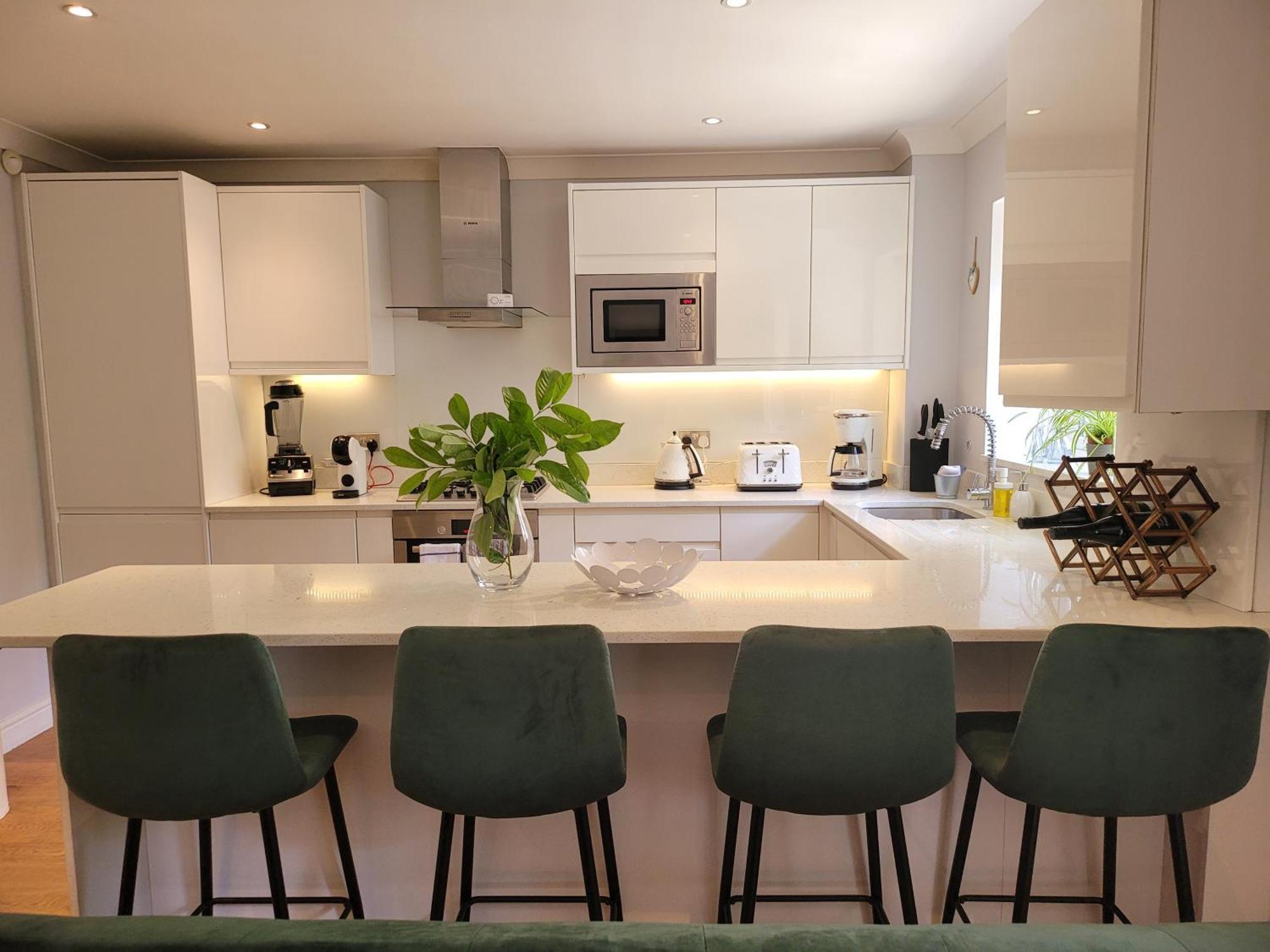 Three Bedroom Apartment By Beautiful Park Лондон Екстериор снимка