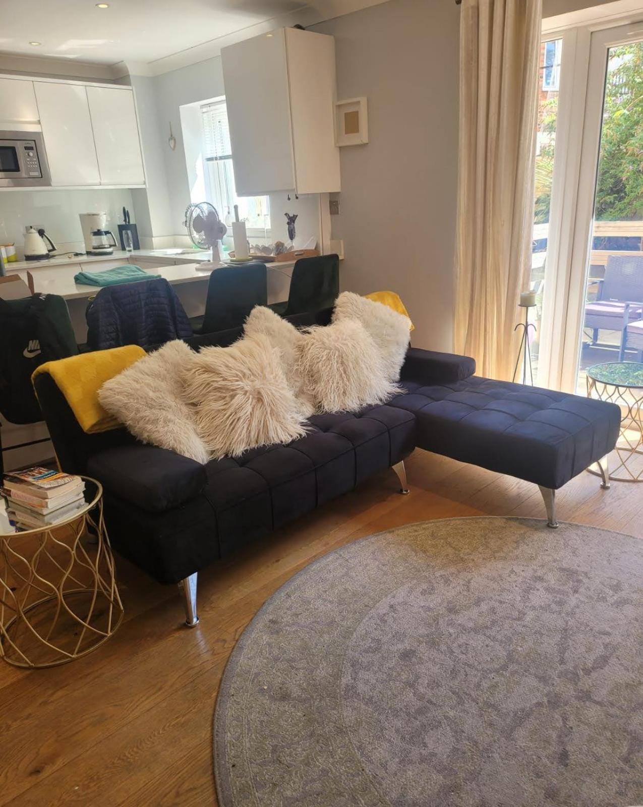 Three Bedroom Apartment By Beautiful Park Лондон Екстериор снимка